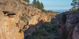 Scopri di più sull'articolo Free climbing e osteopatia: come affrontare i “barranco” di Tenerife